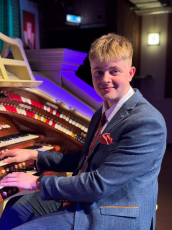 At the Woking Wurlitzer. 