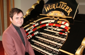 Chris Stanbury at the East Sussex National Wurlitzer
